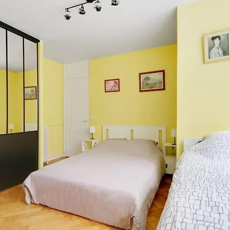 Bright Getaway Near Montparnasse Apartment